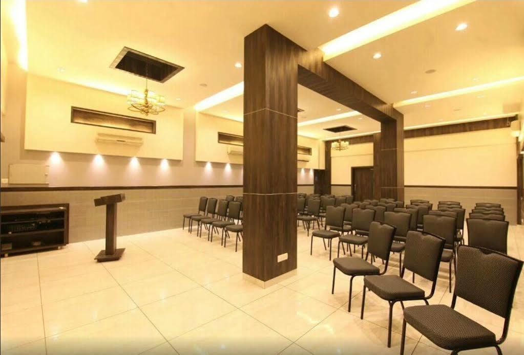 Hotel Executive Inn Taloje Budrukh Esterno foto