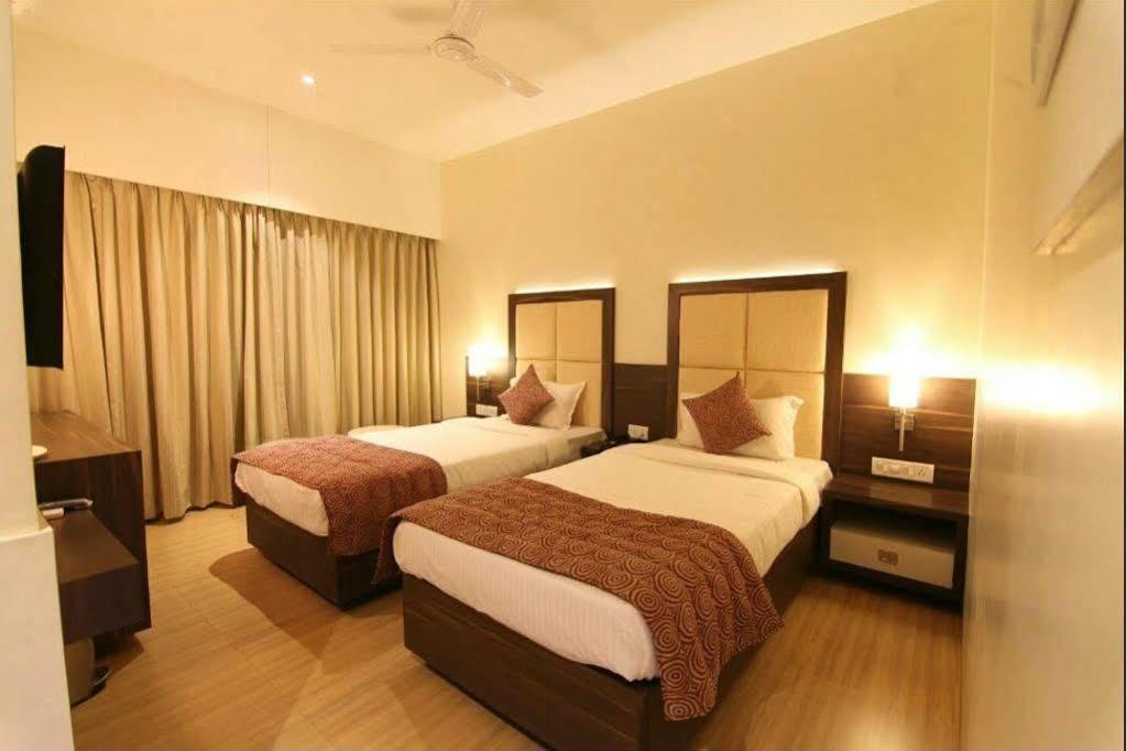 Hotel Executive Inn Taloje Budrukh Esterno foto